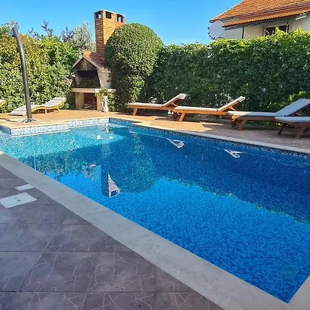 Apartments Mery Supetar Exterior photo