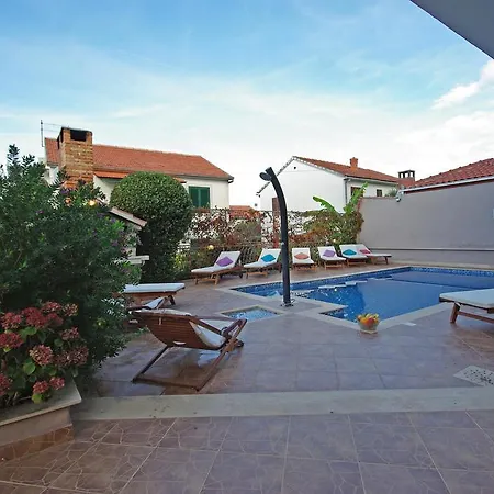 Apartments Mery Supetar Exterior photo