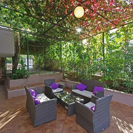 Apartments Mery Supetar Exterior photo