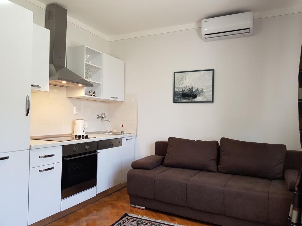 Apartment Mery Supetar